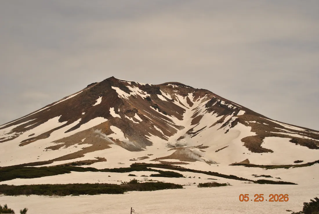geothermal vents at the Asahidake summit